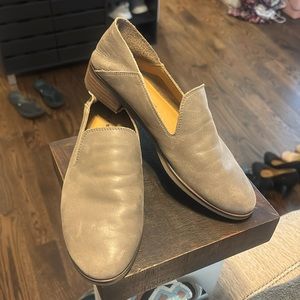 Lucky brand grey flats